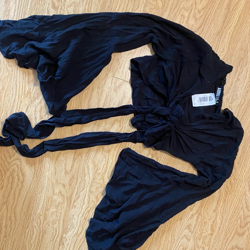 Bell sleeve tie crop top